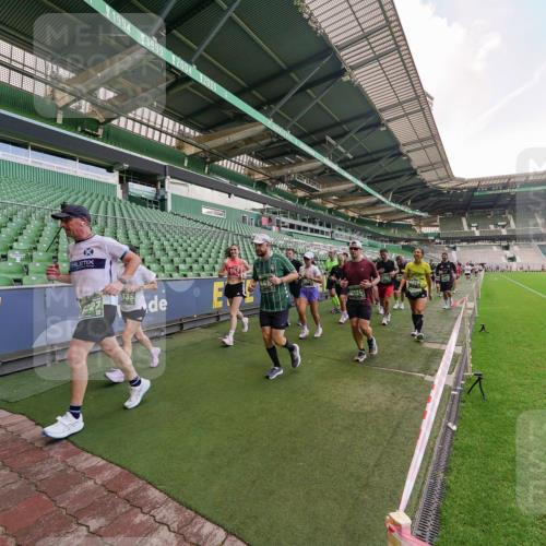 13.09.2026 - 21. swb-Marathon Bremen Michael Burmester http://msf.ph/oto/10316633 13.09.2026 13:13:41 Laufen im Stadion 118, 183, 270, 278, 349, 460, 514, 576, 600, 631, 695, 702, 768, 933, 950, 956, 1005, 1143, 1286, 1334, 1392, 1408, 1426, 1573, 1596, 1641, 1818, 1819, 1991, 2005, 2024, 2035, 2079, 2233, 2264, 2387, 2412, 2439, 2457, 2461, 2478, 2505, 2521, 2540, 2564, 2612, 2665, 2684, 2693, 2765, 2773, 2792, 2815, 2816, 2829, 2860, 2884, 2887, 2895, 2921, 2963, 2966, 2972, 2975, 3016, 3111, 3155, 3209, 3253, 3277, 3293, 3304, 3313, 3378, 3405, 3428, 3434, 3653, 3661, 549 meine-sportfotos.de