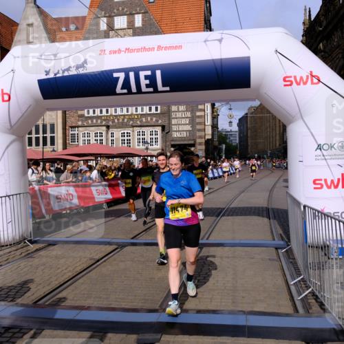13.09.2026 - 21. swb-Marathon Bremen Tim E. http://msf.ph/oto/10316742 13.09.2026 10:56:59 Ziel 10240, 10356, 10372, 10486, 10540, 10721, 10771, 10824, 10888, 10936, 11064, 11069, 11349, 11407, 11474, 11601, 11872, 11911, 11996, 12284, 12434, 12543 meine-sportfotos.de
