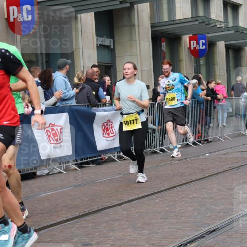 13.09.2026 - 21. swb-Marathon Bremen Strokosch-Dieckow http://msf.ph/oto/10316796 13.09.2026 10:57:24 Ziel 10078, 10177, 10460, 10565, 10707, 10728, 11106, 11153, 11245, 11480, 11532, 11568, 11824, 11856, 11965, 11966, 12222, 12228, 12231, 12264, 12372, 12427, 12555, 10166, 10226, 10300, 10394, 10517, 10518, 10578, 10687, 10700, 10772, 10969, 11236, 11292, 11365, 11484, 11498, 11609, 11667, 11734, 12037, 12111, 12263, 12372, 12382, 12383, 12400, 12411 meine-sportfotos.de