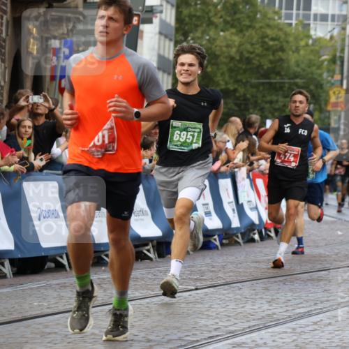 13.09.2026 - 21. swb-Marathon Bremen Strokosch-Dieckow http://msf.ph/oto/10316816 13.09.2026 13:06:40 Ziel 474, 1901, 7336, 7590, 8621, 8670, 9934, 13148, 521, 749, 1009, 3127, 4574, 5238, 6784, 6951, 8580, 8888 meine-sportfotos.de