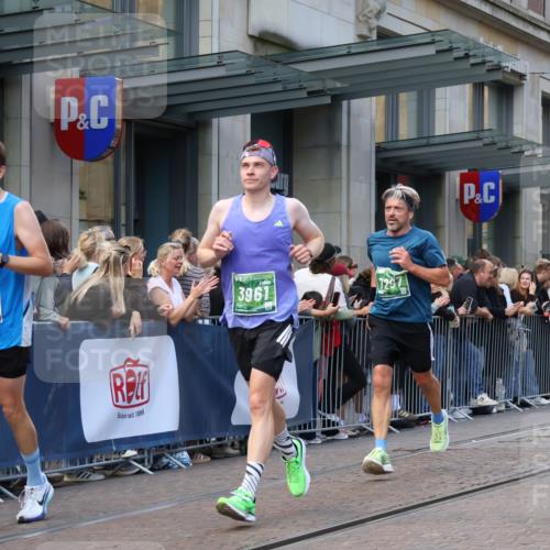 13.09.2026 - 21. swb-Marathon Bremen Strokosch-Dieckow http://msf.ph/oto/10316879 13.09.2026 13:16:35 Ziel 385, 472, 675, 696, 734, 827, 985, 1970, 2319, 2473, 2474, 2809, 3246, 3706, 3716, 3961, 4135, 4137, 4156, 4485, 5772, 6049, 6531, 6535, 6704, 6819, 6953, 7297, 7387, 7875, 8858, 740, 755, 792, 816, 985, 1076, 1162, 1605, 2604, 5255, 5554, 5963, 6367, 6721, 7053, 7603, 7801, 8171, 8288, 9031, 9115 meine-sportfotos.de