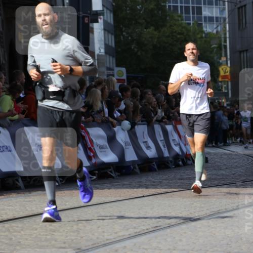 13.09.2026 - 21. swb-Marathon Bremen Strokosch-Dieckow http://msf.ph/oto/10316954 13.09.2026 13:24:35 Ziel 102, 776, 909, 1199, 1250, 2295, 2491, 2967, 3372, 4000, 4559, 5012, 5208, 5257, 5481, 5928, 5929, 6105, 7059, 7069, 7081, 7156, 8082, 8179, 8415, 9087, 9573, 9916, 13219, 282, 1516, 2280, 3015, 4198, 4262, 4277, 5328, 5664, 6626, 6807, 8636, 9541, 10097, 10103 meine-sportfotos.de
