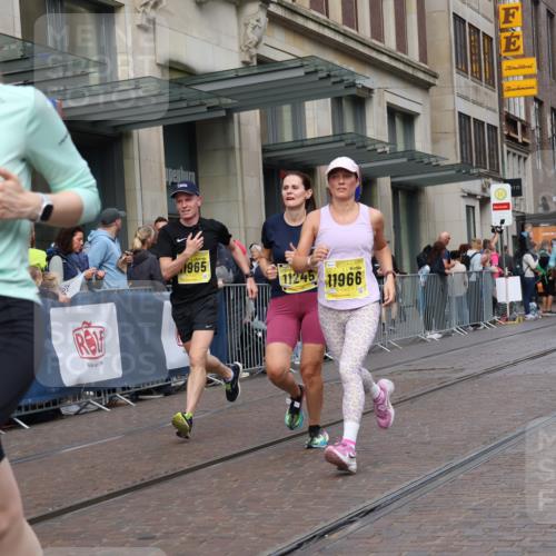 13.09.2026 - 21. swb-Marathon Bremen Strokosch-Dieckow http://msf.ph/oto/10316976 13.09.2026 10:57:30 Ziel 10078, 10460, 10559, 10565, 10707, 10728, 11136, 11153, 11245, 11332, 11532, 11568, 11824, 11856, 11863, 12222, 12228, 12231, 12264, 12427, 12551, 12555, 10166, 10177, 10226, 10300, 10394, 10517, 10518, 10578, 10687, 10700, 10969, 11106, 11236, 11292, 11365, 11480, 11484, 11498, 11609, 11667, 11734, 11965, 11966, 12037, 12111, 12263, 12372, 12382, 12383, 12400, 12411 meine-sportfotos.de