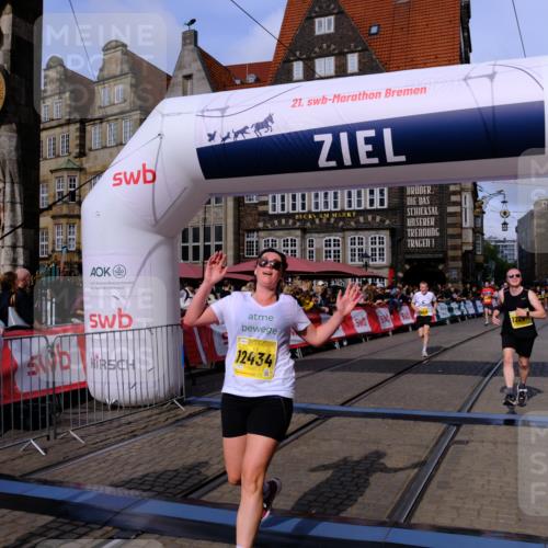 13.09.2026 - 21. swb-Marathon Bremen Tim E. http://msf.ph/oto/10316978 13.09.2026 10:57:06 Ziel 10372, 10486, 10540, 10610, 10721, 10771, 10824, 10888, 10936, 11000, 11064, 11079, 11328, 11474, 11601, 11872, 11946, 12284, 12434 meine-sportfotos.de