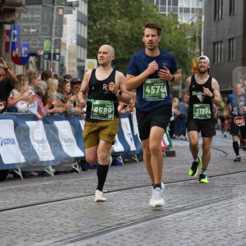 13.09.2026 - 21. swb-Marathon Bremen Strokosch-Dieckow http://msf.ph/oto/10317038 13.09.2026 13:06:45 Ziel 474, 1770, 1901, 1921, 2832, 7590, 8621, 9934, 13148, 521, 749, 3127, 4574, 6784, 8580, 8888, 9708 meine-sportfotos.de