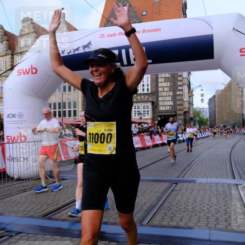 13.09.2026 - 21. swb-Marathon Bremen Tim E. http://msf.ph/oto/10317118 13.09.2026 10:57:15 Ziel 10157, 10408, 10610, 10772, 11000, 11079, 11328, 11872, 11946, 12032, 12284, 12434 meine-sportfotos.de