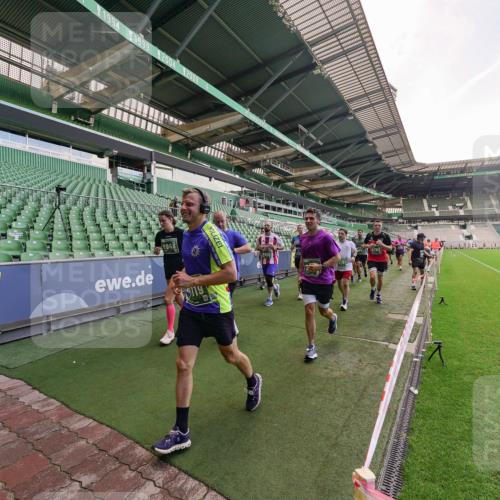 13.09.2026 - 21. swb-Marathon Bremen Michael Burmester http://msf.ph/oto/10317121 13.09.2026 13:14:25 Laufen im Stadion 266, 270, 278, 300, 349, 414, 460, 576, 600, 631, 702, 768, 950, 956, 1005, 1008, 1047, 1143, 1392, 1408, 1426, 1573, 1596, 1641, 1818, 1819, 1991, 2024, 2035, 2079, 2233, 2314, 2387, 2412, 2439, 2457, 2466, 2484, 2494, 2521, 2540, 2564, 2612, 2665, 2690, 2691, 2693, 2737, 2773, 2792, 2816, 2829, 2838, 2861, 2865, 2884, 2887, 2921, 2972, 2978, 3016, 3111, 3209, 3253, 3277, 3304, 3313, 3355, 3378, 3405, 3428, 3653, 3661, 3670, 3680, 4034, 4080, 4306, 703 meine-sportfotos.de