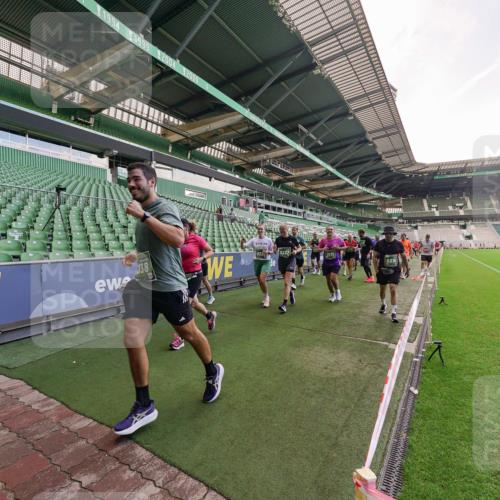 13.09.2026 - 21. swb-Marathon Bremen Michael Burmester http://msf.ph/oto/10317165 13.09.2026 13:14:29 Laufen im Stadion 266, 270, 278, 300, 349, 414, 460, 576, 600, 631, 768, 950, 956, 1005, 1008, 1047, 1143, 1392, 1408, 1426, 1573, 1596, 1641, 1818, 1819, 1991, 2024, 2035, 2079, 2233, 2235, 2314, 2359, 2387, 2412, 2439, 2457, 2466, 2484, 2494, 2521, 2540, 2564, 2612, 2665, 2690, 2691, 2693, 2737, 2773, 2816, 2829, 2838, 2861, 2865, 2884, 2887, 2921, 2958, 2972, 2978, 3016, 3111, 3209, 3253, 3277, 3304, 3313, 3355, 3378, 3405, 3428, 3653, 3661, 3670, 3680, 4034, 4080, 4306, 703 meine-sportfotos.de