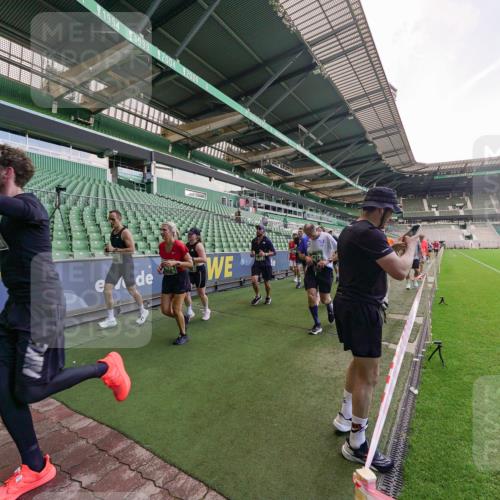 13.09.2026 - 21. swb-Marathon Bremen Michael Burmester http://msf.ph/oto/10317213 13.09.2026 13:14:33 Laufen im Stadion 266, 270, 278, 300, 414, 460, 576, 600, 631, 768, 950, 956, 1005, 1008, 1047, 1143, 1392, 1408, 1426, 1573, 1596, 1641, 1818, 1819, 1991, 2024, 2035, 2079, 2233, 2235, 2314, 2359, 2387, 2412, 2439, 2457, 2466, 2484, 2494, 2521, 2540, 2564, 2612, 2665, 2690, 2691, 2693, 2737, 2760, 2773, 2816, 2829, 2838, 2861, 2865, 2887, 2921, 2958, 2972, 2978, 3016, 3111, 3209, 3253, 3277, 3304, 3313, 3355, 3378, 3405, 3428, 3653, 3661, 3670, 3680, 3829, 4034, 4080, 4306, 703 meine-sportfotos.de