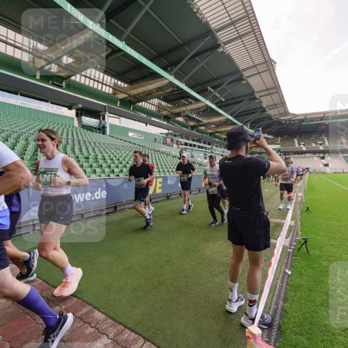 13.09.2026 - 21. swb-Marathon Bremen Michael Burmester http://msf.ph/oto/10317251 13.09.2026 13:14:35 Laufen im Stadion 263, 266, 270, 278, 300, 414, 460, 576, 600, 631, 768, 950, 956, 1005, 1008, 1047, 1143, 1392, 1408, 1426, 1573, 1596, 1818, 1819, 1991, 2024, 2035, 2079, 2233, 2235, 2314, 2359, 2387, 2412, 2457, 2466, 2484, 2494, 2521, 2540, 2564, 2612, 2665, 2690, 2691, 2693, 2737, 2760, 2773, 2816, 2829, 2838, 2859, 2861, 2865, 2887, 2921, 2958, 2972, 2978, 3016, 3111, 3209, 3277, 3304, 3313, 3355, 3378, 3405, 3428, 3653, 3661, 3670, 3680, 3829, 4034, 4080, 4306, 703 meine-sportfotos.de