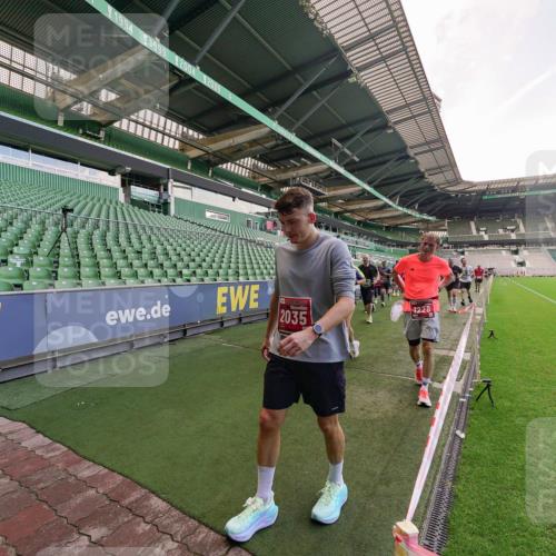 13.09.2026 - 21. swb-Marathon Bremen Michael Burmester http://msf.ph/oto/10317297 13.09.2026 13:14:41 Laufen im Stadion 263, 266, 270, 300, 414, 460, 600, 631, 768, 950, 956, 1008, 1047, 1392, 1408, 1426, 1573, 1596, 1818, 1819, 2024, 2035, 2079, 2233, 2235, 2314, 2359, 2385, 2387, 2412, 2457, 2466, 2484, 2494, 2521, 2540, 2564, 2612, 2667, 2690, 2691, 2693, 2737, 2760, 2783, 2816, 2829, 2838, 2859, 2861, 2865, 2887, 2958, 2972, 2978, 3016, 3111, 3157, 3185, 3209, 3277, 3304, 3355, 3378, 3405, 3428, 3653, 3661, 3670, 3680, 3829, 4034, 4080, 4306, 703 meine-sportfotos.de