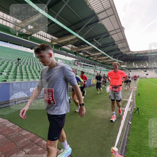 13.09.2026 - 21. swb-Marathon Bremen Michael Burmester http://msf.ph/oto/10317306 13.09.2026 13:14:41 Laufen im Stadion 263, 266, 270, 300, 414, 460, 600, 631, 768, 950, 956, 1008, 1047, 1392, 1408, 1426, 1573, 1596, 1818, 1819, 2024, 2035, 2079, 2233, 2235, 2314, 2359, 2385, 2387, 2412, 2457, 2466, 2484, 2494, 2521, 2540, 2564, 2612, 2667, 2690, 2691, 2693, 2737, 2760, 2783, 2816, 2829, 2838, 2859, 2861, 2865, 2887, 2958, 2972, 2978, 3016, 3111, 3157, 3185, 3209, 3277, 3304, 3355, 3378, 3405, 3428, 3653, 3661, 3670, 3680, 3829, 4034, 4080, 4306, 703 meine-sportfotos.de