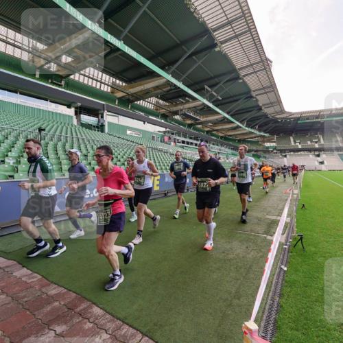13.09.2026 - 21. swb-Marathon Bremen Michael Burmester http://msf.ph/oto/10317337 13.09.2026 13:14:45 Laufen im Stadion 263, 266, 270, 300, 414, 460, 600, 631, 768, 956, 1008, 1047, 1392, 1408, 1426, 1573, 1596, 1818, 1819, 2024, 2035, 2079, 2233, 2235, 2314, 2359, 2385, 2386, 2387, 2412, 2457, 2466, 2484, 2494, 2521, 2540, 2564, 2667, 2690, 2691, 2693, 2737, 2760, 2783, 2829, 2838, 2859, 2861, 2865, 2887, 2958, 2972, 2978, 3111, 3157, 3185, 3209, 3277, 3304, 3355, 3378, 3405, 3428, 3653, 3661, 3670, 3680, 3829, 4034, 4080, 4306, 703 meine-sportfotos.de