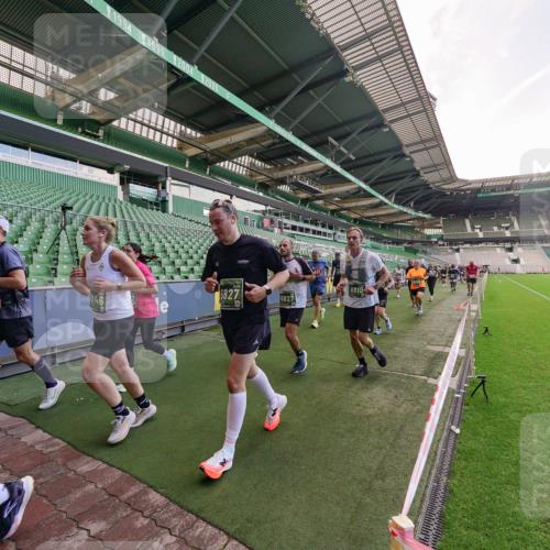 13.09.2026 - 21. swb-Marathon Bremen Michael Burmester http://msf.ph/oto/10317352 13.09.2026 13:14:45 Laufen im Stadion 263, 266, 270, 300, 414, 460, 600, 631, 768, 956, 1008, 1047, 1392, 1408, 1426, 1573, 1596, 1818, 1819, 2024, 2035, 2079, 2233, 2235, 2314, 2359, 2385, 2386, 2387, 2412, 2457, 2466, 2484, 2494, 2521, 2540, 2564, 2667, 2690, 2691, 2693, 2737, 2760, 2783, 2829, 2838, 2859, 2861, 2865, 2887, 2958, 2972, 2978, 3111, 3157, 3185, 3209, 3277, 3304, 3355, 3378, 3405, 3428, 3653, 3661, 3670, 3680, 3829, 4034, 4080, 4306, 703 meine-sportfotos.de