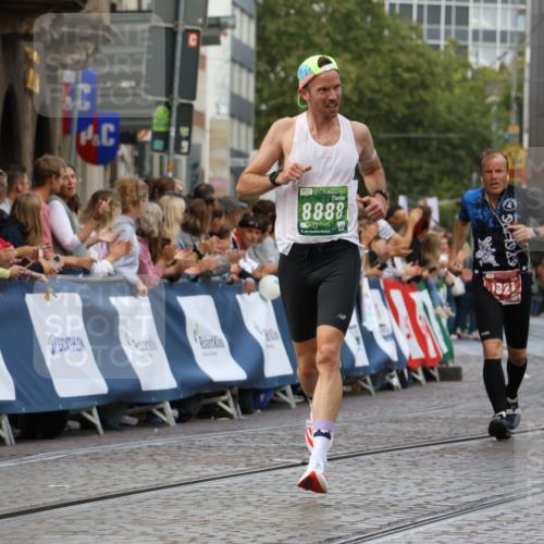 13.09.2026 - 21. swb-Marathon Bremen Strokosch-Dieckow http://msf.ph/oto/10317367 13.09.2026 13:06:50 Ziel 508, 1770, 1921, 2832, 3910, 4777, 7590, 8621, 13148, 749, 3794, 3973, 8888, 9708 meine-sportfotos.de