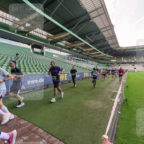 13.09.2026 - 21. swb-Marathon Bremen Michael Burmester http://msf.ph/oto/10317380 13.09.2026 13:14:51 Laufen im Stadion 263, 266, 300, 414, 460, 600, 631, 768, 956, 1008, 1047, 1392, 1408, 1426, 1573, 1596, 1818, 1819, 2024, 2035, 2079, 2233, 2235, 2314, 2359, 2385, 2386, 2387, 2412, 2457, 2466, 2484, 2494, 2521, 2540, 2564, 2667, 2690, 2691, 2693, 2737, 2760, 2783, 2829, 2838, 2859, 2861, 2865, 2874, 2887, 2958, 2972, 2978, 3075, 3111, 3157, 3165, 3185, 3209, 3265, 3277, 3304, 3355, 3378, 3405, 3428, 3653, 3661, 3670, 3680, 3829, 4034, 4080, 4306, 703 meine-sportfotos.de