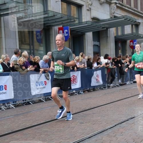 13.09.2026 - 21. swb-Marathon Bremen Strokosch-Dieckow http://msf.ph/oto/10317395 13.09.2026 13:16:43 Ziel 385, 472, 1970, 2052, 2319, 3246, 3706, 3961, 4137, 4156, 6049, 6531, 6624, 6704, 6819, 6953, 7284, 7297, 7387, 8111, 8418, 8858, 472, 675, 696, 734, 816, 827, 985, 1076, 1162, 2473, 2474, 2604, 2809, 3716, 4135, 4485, 5255, 5772, 5963, 6367, 6531, 6535, 7053, 7603, 7801, 7875, 8171, 8288 meine-sportfotos.de