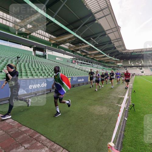 13.09.2026 - 21. swb-Marathon Bremen Michael Burmester http://msf.ph/oto/10317402 13.09.2026 13:14:52 Laufen im Stadion 263, 266, 300, 414, 460, 600, 631, 768, 956, 1008, 1047, 1392, 1408, 1573, 1596, 1818, 1819, 2024, 2035, 2079, 2233, 2235, 2314, 2359, 2385, 2386, 2387, 2412, 2457, 2466, 2484, 2494, 2521, 2540, 2564, 2667, 2690, 2691, 2693, 2737, 2760, 2783, 2829, 2838, 2859, 2861, 2865, 2874, 2887, 2958, 2972, 2978, 3075, 3111, 3157, 3165, 3185, 3209, 3265, 3304, 3355, 3378, 3405, 3428, 3653, 3661, 3670, 3680, 3829, 4034, 4080, 4306, 703 meine-sportfotos.de