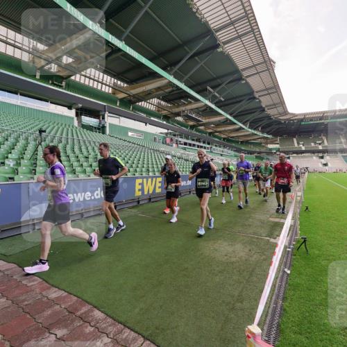 13.09.2026 - 21. swb-Marathon Bremen Michael Burmester http://msf.ph/oto/10317410 13.09.2026 13:14:54 Laufen im Stadion 263, 266, 300, 414, 460, 600, 631, 768, 956, 1008, 1047, 1392, 1408, 1573, 1596, 1818, 1819, 1874, 2024, 2035, 2079, 2233, 2235, 2314, 2359, 2385, 2386, 2387, 2412, 2457, 2466, 2484, 2494, 2521, 2540, 2564, 2667, 2690, 2691, 2693, 2737, 2760, 2783, 2829, 2838, 2859, 2861, 2865, 2874, 2887, 2958, 2972, 2978, 3075, 3111, 3157, 3165, 3185, 3209, 3265, 3304, 3355, 3378, 3382, 3405, 3428, 3653, 3661, 3670, 3680, 3829, 4034, 4080, 4306, 703 meine-sportfotos.de