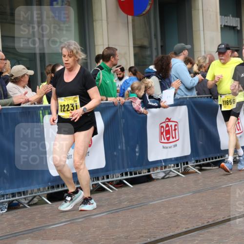 13.09.2026 - 21. swb-Marathon Bremen Strokosch-Dieckow http://msf.ph/oto/10317487 13.09.2026 10:57:40 Ziel 10078, 10543, 10559, 10565, 10604, 10673, 10707, 10728, 10826, 10828, 10903, 10914, 10931, 10932, 11136, 11153, 11332, 11532, 11568, 11824, 11856, 11863, 11884, 12228, 12231, 12427, 12441, 12482, 12551, 12555, 10177, 10226, 10300, 10394, 10460, 10517, 10518, 11106, 11245, 11365, 11480, 11498, 11532, 11568, 11609, 11734, 11965, 11966, 12037, 12111, 12222, 12264, 12372, 12400 meine-sportfotos.de