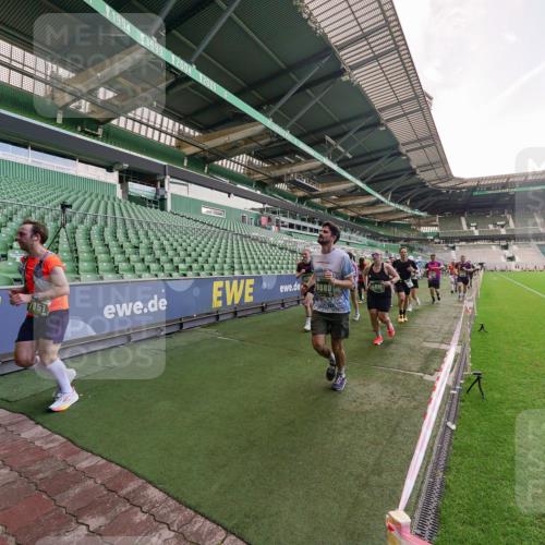 13.09.2026 - 21. swb-Marathon Bremen Michael Burmester http://msf.ph/oto/10317544 13.09.2026 13:15:04 Laufen im Stadion 143, 263, 266, 300, 414, 460, 631, 768, 956, 1008, 1047, 1392, 1408, 1573, 1818, 1819, 1874, 2024, 2035, 2218, 2233, 2235, 2314, 2359, 2385, 2386, 2387, 2412, 2457, 2466, 2484, 2494, 2521, 2540, 2564, 2667, 2690, 2691, 2693, 2737, 2760, 2783, 2829, 2838, 2859, 2861, 2865, 2874, 2887, 2958, 2978, 3075, 3111, 3157, 3165, 3185, 3209, 3265, 3304, 3355, 3378, 3382, 3405, 3428, 3486, 3653, 3661, 3670, 3680, 3829, 4034, 4080, 4306, 703 meine-sportfotos.de