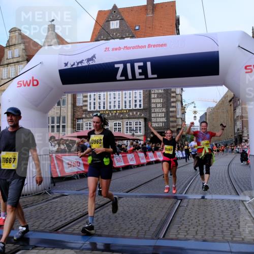 13.09.2026 - 21. swb-Marathon Bremen Tim E. http://msf.ph/oto/10317552 13.09.2026 10:57:30 Ziel 10157, 10166, 10578, 10687, 10700, 10772, 10969, 11236, 11292, 11484, 11667, 12032, 12263, 12382, 12383, 12400, 12411 meine-sportfotos.de