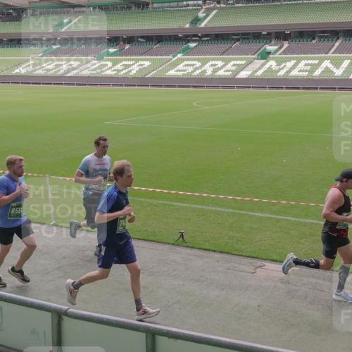 13.09.2026 - 21. swb-Marathon Bremen Michael Burmester http://msf.ph/oto/10317569 13.09.2026 12:52:54 Laufen im Stadion 102, 107, 145, 235, 313, 376, 541, 560, 615, 616, 683, 696, 734, 740, 755, 792, 863, 982, 985, 987, 1033, 1043, 1056, 1207, 1232, 1252, 1297, 1433, 1445, 1492, 1528, 1542, 1646, 1664, 1704, 1707, 1814, 1955, 2007, 2008, 2043, 2203, 2280, 2350, 2362, 2401, 2422, 2447, 2454, 2480, 2498, 2759, 2767, 2820, 2847, 2858, 2997, 3085, 3149, 3236, 3336, 3362, 3448, 3566, 3830, 3899, 3988, 4165, 4283, 4429, 4475, 4571, 4573, 4605, 4895, 5079, 5152, 5168, 5379 meine-sportfotos.de