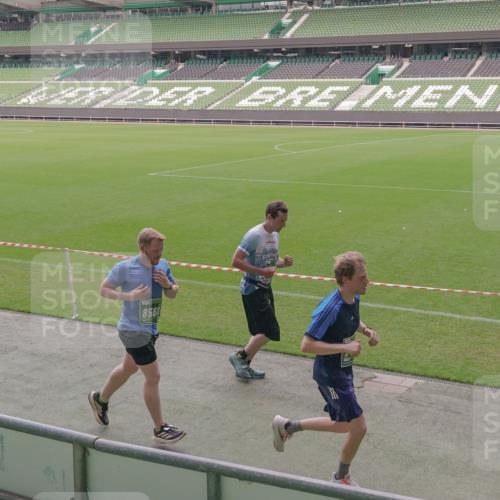 13.09.2026 - 21. swb-Marathon Bremen Michael Burmester http://msf.ph/oto/10317588 13.09.2026 12:52:54 Laufen im Stadion 102, 107, 145, 235, 313, 376, 541, 560, 615, 616, 683, 696, 734, 740, 755, 792, 863, 982, 985, 987, 1033, 1043, 1056, 1207, 1232, 1252, 1297, 1433, 1445, 1492, 1528, 1542, 1646, 1664, 1704, 1707, 1814, 1955, 2007, 2008, 2043, 2203, 2280, 2350, 2362, 2401, 2422, 2447, 2454, 2480, 2498, 2759, 2767, 2820, 2847, 2858, 2997, 3085, 3149, 3236, 3336, 3362, 3448, 3566, 3830, 3899, 3988, 4165, 4283, 4429, 4475, 4571, 4573, 4605, 4895, 5079, 5152, 5168, 5379 meine-sportfotos.de