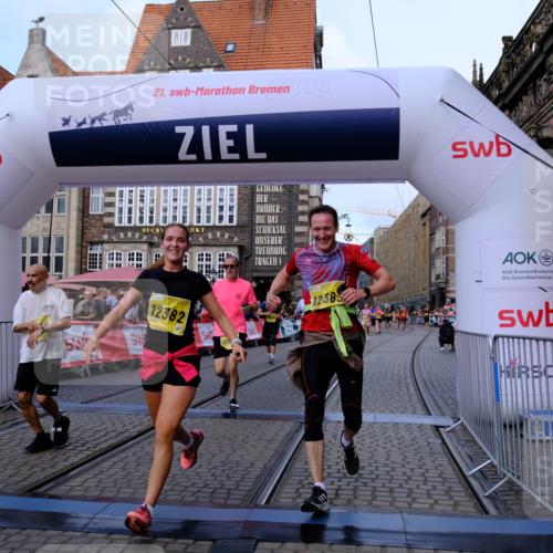 13.09.2026 - 21. swb-Marathon Bremen Tim E. http://msf.ph/oto/10317620 13.09.2026 10:57:31 Ziel 10166, 10517, 10518, 10578, 10687, 10700, 10772, 10969, 11236, 11292, 11484, 11609, 11667, 12263, 12382, 12383, 12400, 12411 meine-sportfotos.de