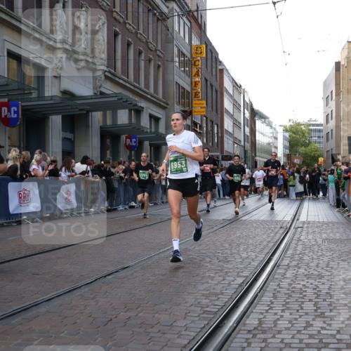 13.09.2026 - 21. swb-Marathon Bremen Strokosch-Dieckow http://msf.ph/oto/10317626 13.09.2026 13:16:48 Ziel 385, 1970, 2052, 2319, 3246, 3706, 4156, 4805, 6049, 6624, 6704, 6759, 6819, 6953, 7284, 7297, 8111, 8418, 8858, 472, 675, 696, 734, 816, 827, 985, 1076, 1162, 2473, 2474, 2809, 3716, 3961, 4135, 4137, 4485, 5255, 5772, 6049, 6367, 6531, 6535, 7053, 7387, 7603, 7875, 8171, 8288 meine-sportfotos.de