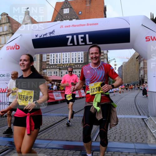 13.09.2026 - 21. swb-Marathon Bremen Tim E. http://msf.ph/oto/10317688 13.09.2026 10:57:32 Ziel 10166, 10226, 10517, 10518, 10578, 10687, 10700, 10772, 10969, 11236, 11292, 11484, 11609, 11667, 12263, 12382, 12383, 12400, 12411 meine-sportfotos.de