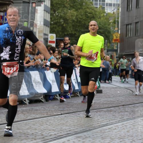 13.09.2026 - 21. swb-Marathon Bremen Strokosch-Dieckow http://msf.ph/oto/10317705 13.09.2026 13:06:54 Ziel 508, 788, 1009, 1770, 1921, 2832, 3910, 4777, 5238, 6951, 7590, 8621, 13148, 749, 1540, 3794, 3973, 6053, 9708 meine-sportfotos.de