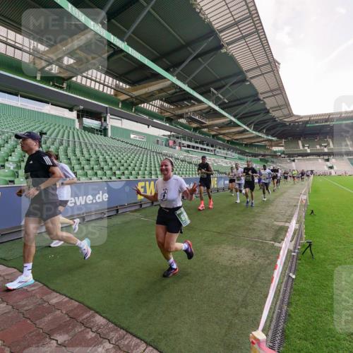 13.09.2026 - 21. swb-Marathon Bremen Michael Burmester http://msf.ph/oto/10317772 13.09.2026 13:15:27 Laufen im Stadion 143, 231, 263, 266, 300, 414, 460, 598, 612, 653, 768, 956, 1008, 1047, 1392, 1408, 1573, 1818, 1819, 1874, 2013, 2024, 2218, 2233, 2235, 2314, 2351, 2359, 2385, 2386, 2466, 2468, 2484, 2494, 2521, 2564, 2579, 2664, 2667, 2678, 2690, 2691, 2698, 2737, 2760, 2783, 2799, 2829, 2838, 2846, 2859, 2861, 2865, 2874, 2887, 2958, 2978, 3001, 3075, 3133, 3157, 3165, 3185, 3237, 3265, 3331, 3355, 3382, 3405, 3428, 3486, 3512, 3653, 3670, 3680, 3829, 4034, 4080, 4306, 703 meine-sportfotos.de