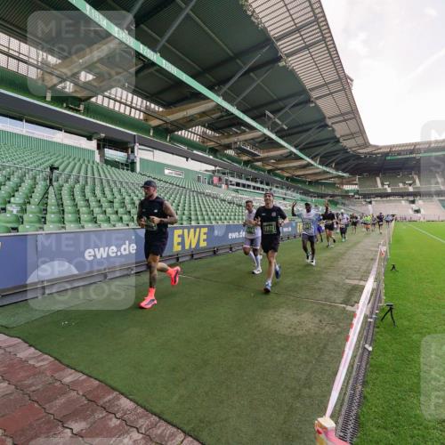 13.09.2026 - 21. swb-Marathon Bremen Michael Burmester http://msf.ph/oto/10317781 13.09.2026 13:15:28 Laufen im Stadion 143, 231, 263, 266, 300, 414, 460, 598, 612, 653, 768, 956, 1008, 1047, 1392, 1408, 1573, 1818, 1819, 1874, 2013, 2024, 2218, 2233, 2235, 2314, 2351, 2359, 2385, 2386, 2466, 2468, 2484, 2494, 2521, 2564, 2579, 2664, 2667, 2678, 2690, 2691, 2698, 2737, 2760, 2783, 2799, 2829, 2838, 2846, 2859, 2861, 2865, 2874, 2887, 2958, 2978, 3001, 3075, 3133, 3157, 3165, 3185, 3237, 3265, 3331, 3355, 3382, 3405, 3428, 3486, 3512, 3653, 3670, 3680, 3829, 4034, 4080, 4306, 703 meine-sportfotos.de