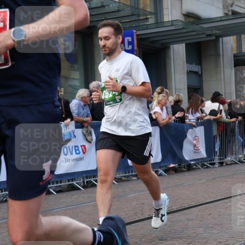 13.09.2026 - 21. swb-Marathon Bremen Strokosch-Dieckow http://msf.ph/oto/10317837 13.09.2026 13:16:54 Ziel 842, 2052, 3148, 3246, 4156, 4805, 6095, 6624, 6704, 6734, 6759, 6953, 7284, 8111, 8418, 8858, 385, 472, 675, 696, 734, 816, 827, 985, 1970, 2319, 2473, 2474, 2809, 3706, 3716, 3961, 4135, 4137, 4485, 5255, 5772, 6049, 6367, 6531, 6535, 6819, 7297, 7387, 7875 meine-sportfotos.de