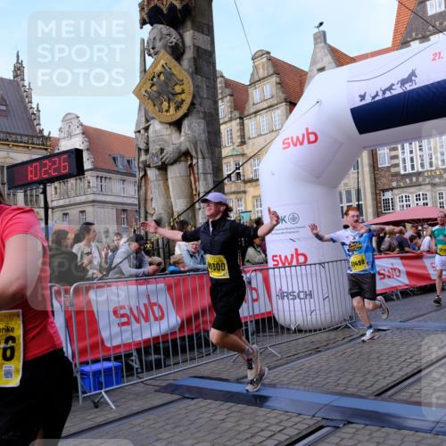 13.09.2026 - 21. swb-Marathon Bremen Tim E. http://msf.ph/oto/10317971 13.09.2026 10:57:42 Ziel 10166, 10177, 10226, 10300, 10394, 10517, 10518, 10687, 10969, 11106, 11365, 11480, 11498, 11609, 11734, 11965, 11966, 12037, 12111, 12263, 12372, 12382, 12383, 12400, 12411 meine-sportfotos.de