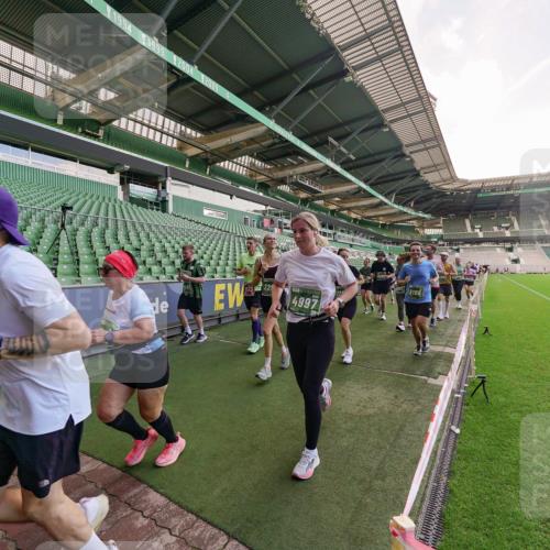 13.09.2026 - 21. swb-Marathon Bremen Michael Burmester http://msf.ph/oto/10318006 13.09.2026 13:15:51 Laufen im Stadion 143, 153, 231, 263, 266, 300, 414, 598, 612, 653, 990, 1008, 1047, 1185, 1312, 1465, 1539, 1818, 1819, 1874, 2013, 2218, 2235, 2259, 2314, 2351, 2359, 2363, 2385, 2386, 2466, 2468, 2484, 2494, 2579, 2664, 2667, 2678, 2690, 2691, 2698, 2737, 2760, 2778, 2783, 2799, 2838, 2846, 2859, 2861, 2865, 2874, 2958, 2974, 2978, 2996, 3001, 3075, 3133, 3157, 3165, 3185, 3237, 3265, 3331, 3355, 3382, 3387, 3486, 3501, 3512, 3670, 3680, 3829, 4034, 4080, 4306, 703 meine-sportfotos.de