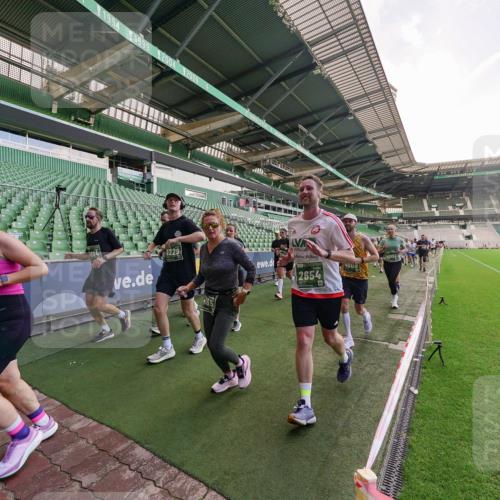 13.09.2026 - 21. swb-Marathon Bremen Michael Burmester http://msf.ph/oto/10318028 13.09.2026 13:15:54 Laufen im Stadion 143, 153, 231, 263, 266, 300, 414, 598, 612, 653, 990, 1008, 1047, 1185, 1312, 1465, 1539, 1874, 2013, 2218, 2235, 2259, 2314, 2351, 2359, 2363, 2385, 2386, 2466, 2468, 2484, 2494, 2579, 2664, 2667, 2678, 2690, 2691, 2698, 2737, 2760, 2778, 2783, 2799, 2838, 2846, 2859, 2861, 2865, 2874, 2958, 2974, 2978, 2996, 3001, 3075, 3133, 3157, 3165, 3185, 3237, 3265, 3331, 3355, 3382, 3387, 3486, 3501, 3512, 3670, 3680, 3829, 4034, 4080, 4306, 703 meine-sportfotos.de