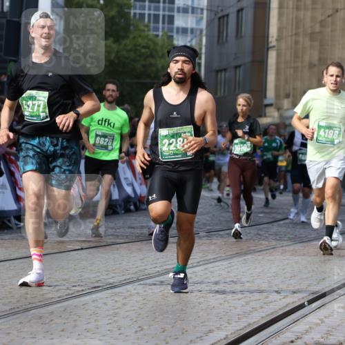 13.09.2026 - 21. swb-Marathon Bremen Strokosch-Dieckow http://msf.ph/oto/10318250 13.09.2026 13:24:41 Ziel 776, 1250, 2295, 2491, 4000, 4559, 5012, 5208, 5481, 5572, 5668, 5669, 5928, 5929, 5953, 6080, 7059, 7069, 7081, 7156, 7568, 8082, 8310, 8415, 8784, 9087, 9573, 9676, 9916, 972, 1516, 2280, 2761, 3015, 4198, 4262, 4277, 4973, 5664, 6360, 6544, 6626, 6807, 7854, 8853, 10103 meine-sportfotos.de