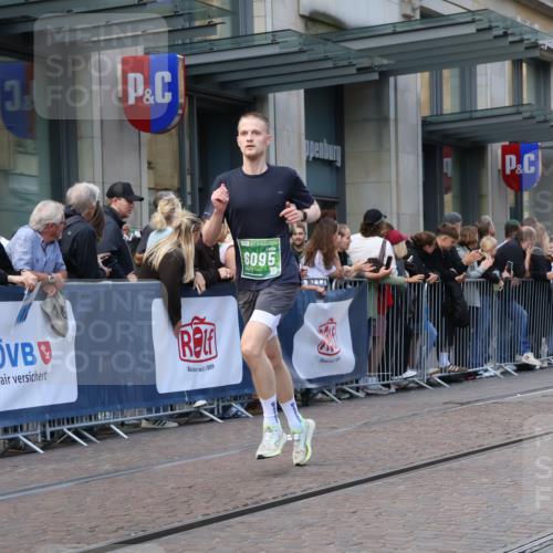 13.09.2026 - 21. swb-Marathon Bremen Strokosch-Dieckow http://msf.ph/oto/10318275 13.09.2026 13:17:04 Ziel 560, 842, 2008, 2052, 3148, 4805, 5550, 6095, 6624, 6734, 6759, 6803, 8100, 8253, 8418, 8446, 8532, 8714, 9075, 385, 472, 675, 734, 827, 1970, 2319, 2473, 2809, 3246, 3706, 3716, 3961, 4135, 4137, 4156, 5772, 6049, 6531, 6535, 6624, 6704, 6819, 6953, 7284, 7297, 7387, 8111, 8418, 8858 meine-sportfotos.de