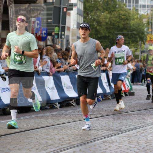 13.09.2026 - 21. swb-Marathon Bremen Strokosch-Dieckow http://msf.ph/oto/10318418 13.09.2026 13:07:13 Ziel 521, 749, 1009, 3127, 3794, 3973, 4574, 5238, 6784, 8580, 8888, 9708, 2706, 3043, 3118, 4743, 4808, 8060, 8098, 8980 meine-sportfotos.de