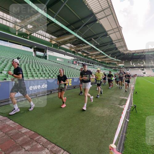13.09.2026 - 21. swb-Marathon Bremen Michael Burmester http://msf.ph/oto/10318490 13.09.2026 13:16:41 Laufen im Stadion 134, 143, 153, 231, 263, 267, 271, 449, 588, 598, 612, 653, 990, 1057, 1185, 1312, 1465, 1539, 1813, 1825, 1874, 1987, 2013, 2067, 2096, 2218, 2259, 2351, 2363, 2381, 2385, 2386, 2389, 2468, 2532, 2550, 2562, 2579, 2586, 2655, 2664, 2667, 2678, 2698, 2760, 2778, 2783, 2797, 2799, 2821, 2846, 2859, 2874, 2974, 2984, 2996, 3001, 3075, 3104, 3133, 3157, 3165, 3185, 3195, 3213, 3237, 3265, 3314, 3331, 3366, 3382, 3387, 3479, 3486, 3501, 3506, 3512, 3829 meine-sportfotos.de