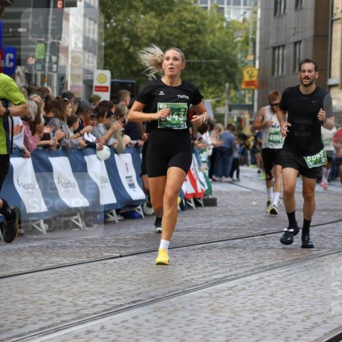 13.09.2026 - 21. swb-Marathon Bremen Strokosch-Dieckow http://msf.ph/oto/10318508 13.09.2026 13:07:17 Ziel 521, 749, 3127, 3794, 3973, 4574, 6784, 8580, 8888, 9708, 2706, 3043, 3118, 4743, 8060, 8098, 8467 meine-sportfotos.de