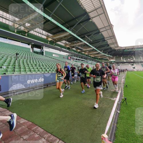 13.09.2026 - 21. swb-Marathon Bremen Michael Burmester http://msf.ph/oto/10318510 13.09.2026 13:16:43 Laufen im Stadion 134, 143, 153, 231, 263, 267, 271, 449, 588, 598, 612, 653, 990, 1057, 1185, 1312, 1465, 1539, 1813, 1825, 1874, 1987, 2013, 2067, 2096, 2218, 2259, 2351, 2363, 2381, 2385, 2386, 2389, 2419, 2468, 2532, 2550, 2562, 2579, 2586, 2655, 2664, 2667, 2678, 2698, 2760, 2778, 2783, 2797, 2799, 2821, 2846, 2859, 2874, 2974, 2984, 2996, 3001, 3075, 3104, 3133, 3157, 3165, 3185, 3195, 3213, 3237, 3265, 3314, 3331, 3366, 3382, 3387, 3431, 3479, 3486, 3501, 3506, 3512, 3829 meine-sportfotos.de