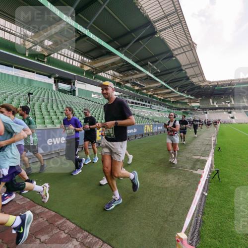 13.09.2026 - 21. swb-Marathon Bremen Michael Burmester http://msf.ph/oto/10318537 13.09.2026 13:16:45 Laufen im Stadion 134, 143, 153, 231, 263, 267, 271, 449, 588, 598, 612, 653, 990, 1057, 1185, 1312, 1424, 1425, 1465, 1539, 1790, 1813, 1825, 1874, 1987, 2013, 2067, 2096, 2218, 2259, 2351, 2363, 2381, 2385, 2386, 2389, 2419, 2468, 2532, 2550, 2562, 2579, 2586, 2655, 2664, 2667, 2678, 2698, 2760, 2778, 2783, 2797, 2799, 2821, 2846, 2859, 2874, 2974, 2984, 2996, 3001, 3075, 3104, 3133, 3157, 3165, 3185, 3195, 3213, 3237, 3265, 3314, 3331, 3366, 3382, 3387, 3431, 3479, 3486, 3501, 3506, 3512 meine-sportfotos.de