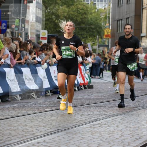 13.09.2026 - 21. swb-Marathon Bremen Strokosch-Dieckow http://msf.ph/oto/10318544 13.09.2026 13:07:18 Ziel 521, 749, 1540, 3127, 3794, 3973, 4574, 8580, 8888, 9708, 2706, 3043, 3118, 4743, 7803, 8060, 8098, 8467 meine-sportfotos.de