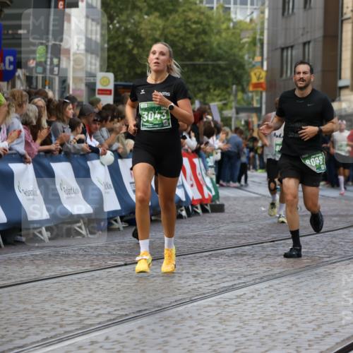 13.09.2026 - 21. swb-Marathon Bremen Strokosch-Dieckow http://msf.ph/oto/10318562 13.09.2026 13:07:18 Ziel 521, 749, 1540, 3127, 3794, 3973, 4574, 8580, 8888, 9708, 2706, 3043, 3118, 4743, 7803, 8060, 8098, 8467 meine-sportfotos.de