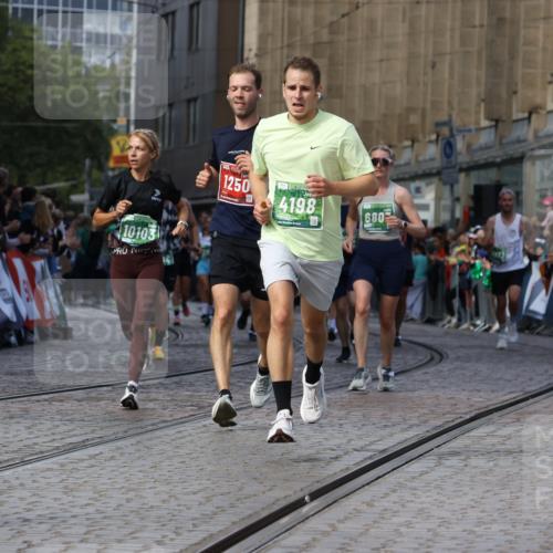 13.09.2026 - 21. swb-Marathon Bremen Strokosch-Dieckow http://msf.ph/oto/10318611 13.09.2026 13:24:42 Ziel 776, 1250, 2295, 2491, 3994, 4000, 4559, 5012, 5208, 5572, 5668, 5669, 5928, 5929, 5953, 6080, 7069, 7081, 7156, 7568, 8310, 8415, 8784, 9087, 9264, 9573, 9676, 9916, 972, 1516, 2761, 3015, 4198, 4262, 4277, 4973, 5664, 6079, 6360, 6544, 6626, 6807, 7409, 7854, 8853, 10103 meine-sportfotos.de