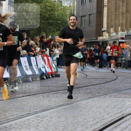 13.09.2026 - 21. swb-Marathon Bremen Strokosch-Dieckow http://msf.ph/oto/10318621 13.09.2026 13:07:19 Ziel 749, 1540, 3127, 3794, 3973, 4574, 8888, 9708, 819, 2706, 3043, 4743, 7803, 8060, 8098, 8467 meine-sportfotos.de