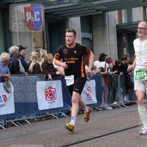 13.09.2026 - 21. swb-Marathon Bremen Strokosch-Dieckow http://msf.ph/oto/10318812 13.09.2026 13:17:18 Ziel 560, 771, 1297, 2008, 2125, 2234, 2812, 3148, 3760, 4171, 4498, 4499, 4620, 5041, 5550, 5817, 6803, 7901, 8100, 8250, 8253, 8446, 8532, 8714, 9075, 9400, 9505, 13107, 842, 2052, 3148, 3246, 3706, 4156, 4805, 6095, 6624, 6704, 6734, 6759, 6953, 7284, 8111, 8418, 8858 meine-sportfotos.de